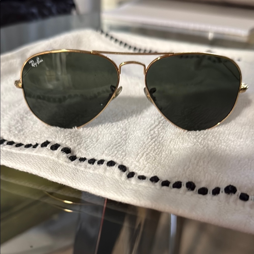 RayBan - Aviator Black & Gold sunglasses